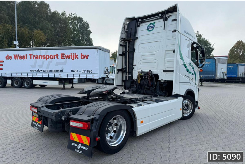 Volvo FH 460 Globetrotter XL, Euro 6, / Like new! / Special interior / Standklima / 2 Tanks - Tracteur routier: photos 3 Volvo FH 460 Globetrotter XL, Euro 6, / Like new! / Special interior / Standklima / 2 Tanks - Tracteur routier: photos 3