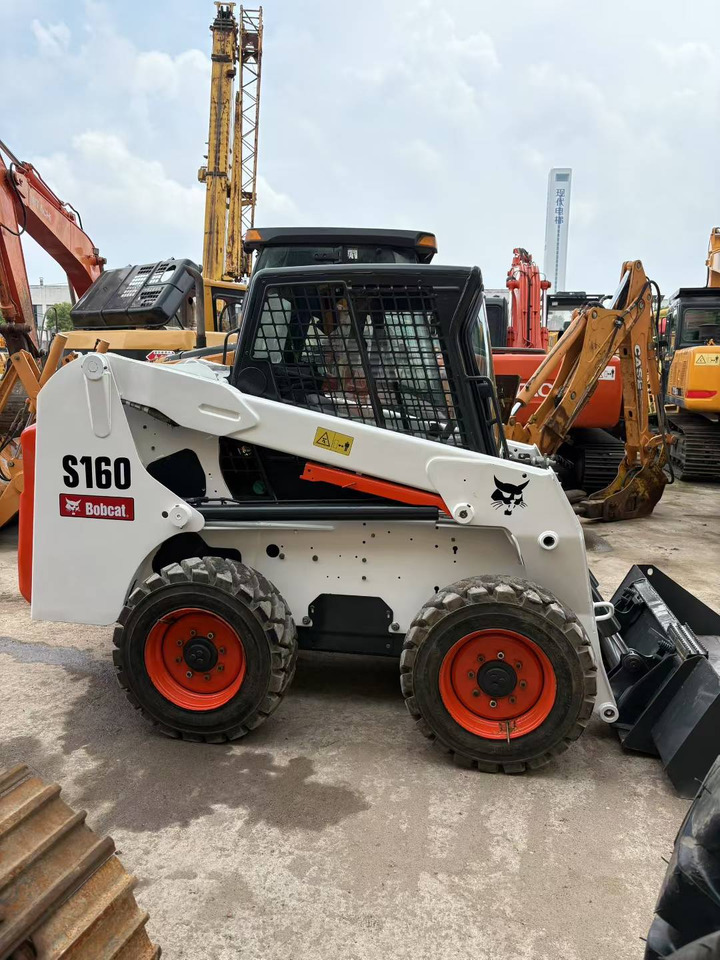 BOBCAT Skid Steer Loader S160 - Mini chargeuse: photos 1 BOBCAT Skid Steer Loader S160 - Mini chargeuse: photos 1