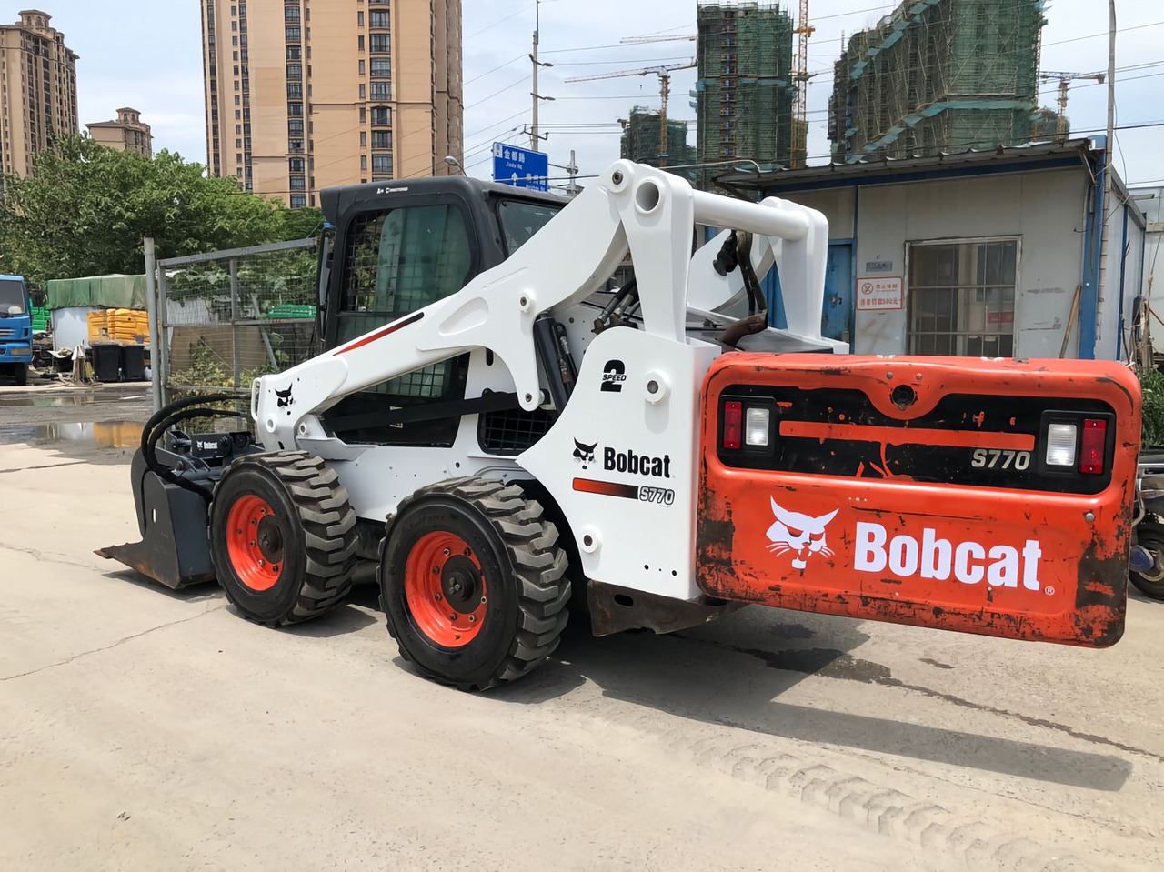 BOBCAT Skid Steer Loader S770 Click for Discount - Mini chargeuse: photos 1 BOBCAT Skid Steer Loader S770 Click for Discount - Mini chargeuse: photos 1