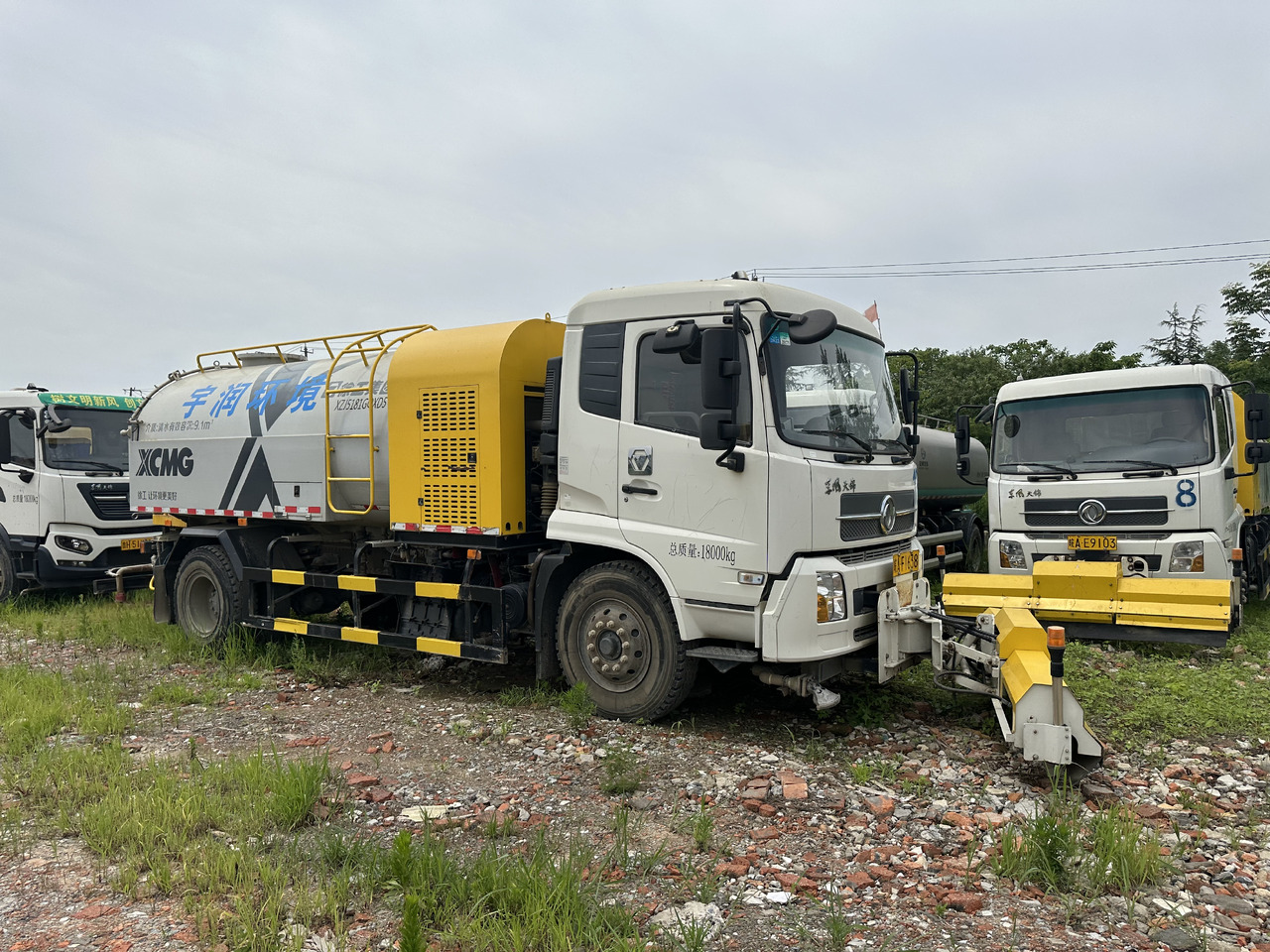 Dongfeng Large Vacuum Suction Truck - Camion vidangeur: photos 2 Dongfeng Large Vacuum Suction Truck - Camion vidangeur: photos 2