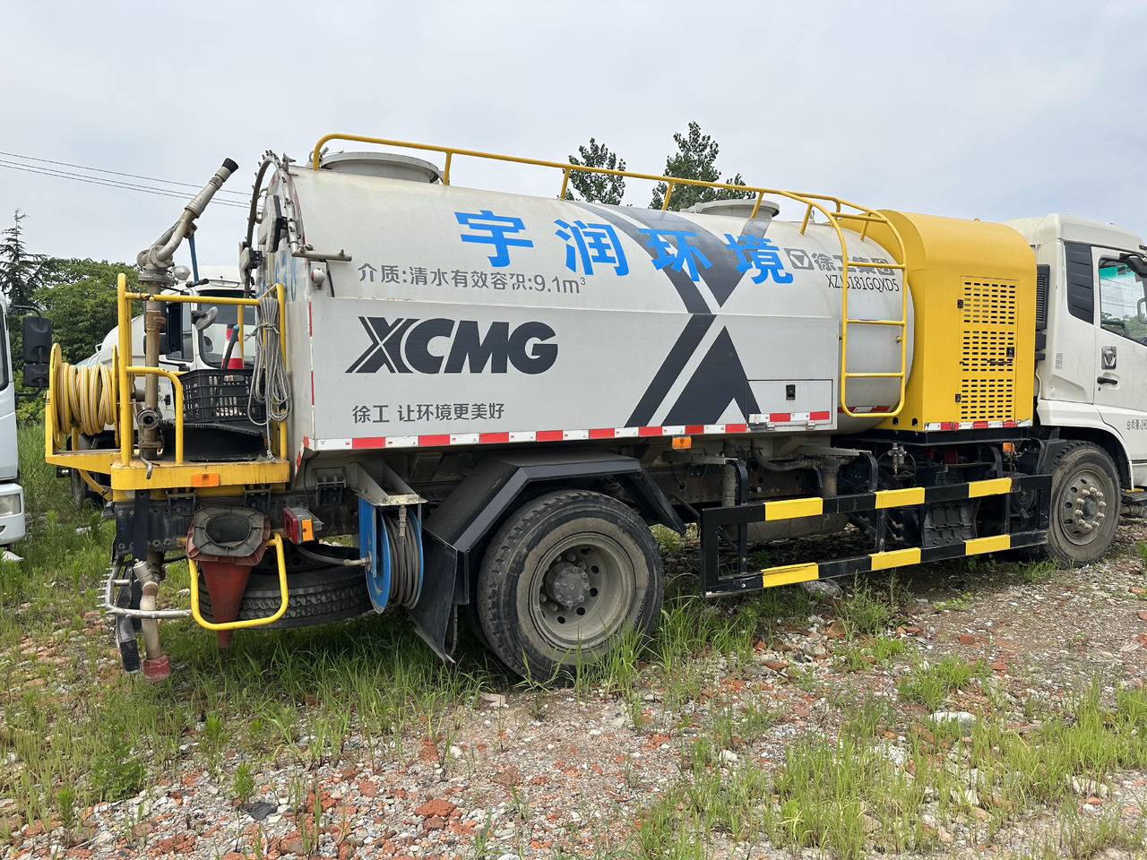 Dongfeng Large Vacuum Suction Truck - Camion vidangeur: photos 3 Dongfeng Large Vacuum Suction Truck - Camion vidangeur: photos 3