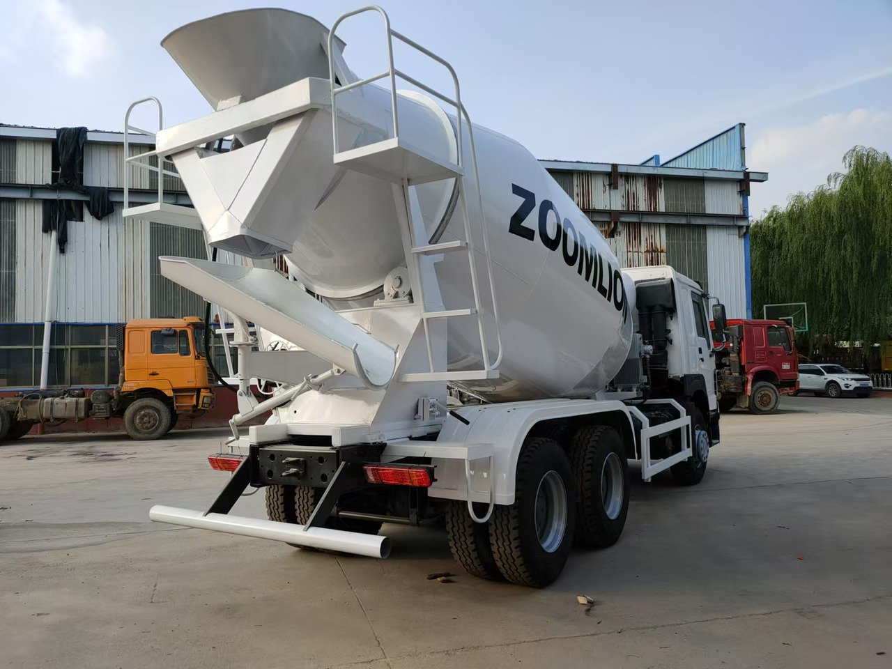 HOWO Cement Mixer Truck Click for Discount - Châssis cabine: photos 4 HOWO Cement Mixer Truck Click for Discount - Châssis cabine: photos 4