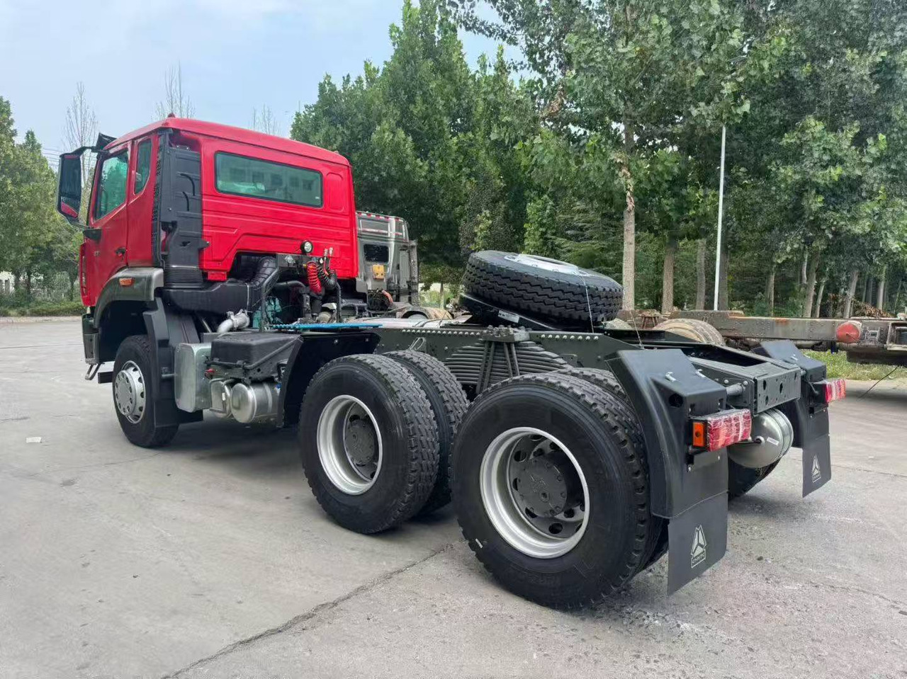 Howo Tractor Unit Click for Discount - Camion benne: photos 4 Howo Tractor Unit Click for Discount - Camion benne: photos 4