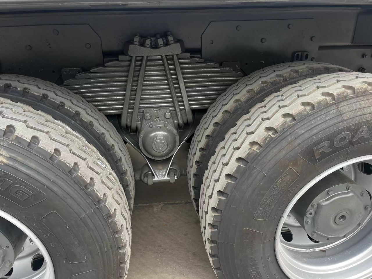 SINOTRUK HOWO Dump Truck 6x4 Click for Discount - Camion benne: photos 4 SINOTRUK HOWO Dump Truck 6x4 Click for Discount - Camion benne: photos 4