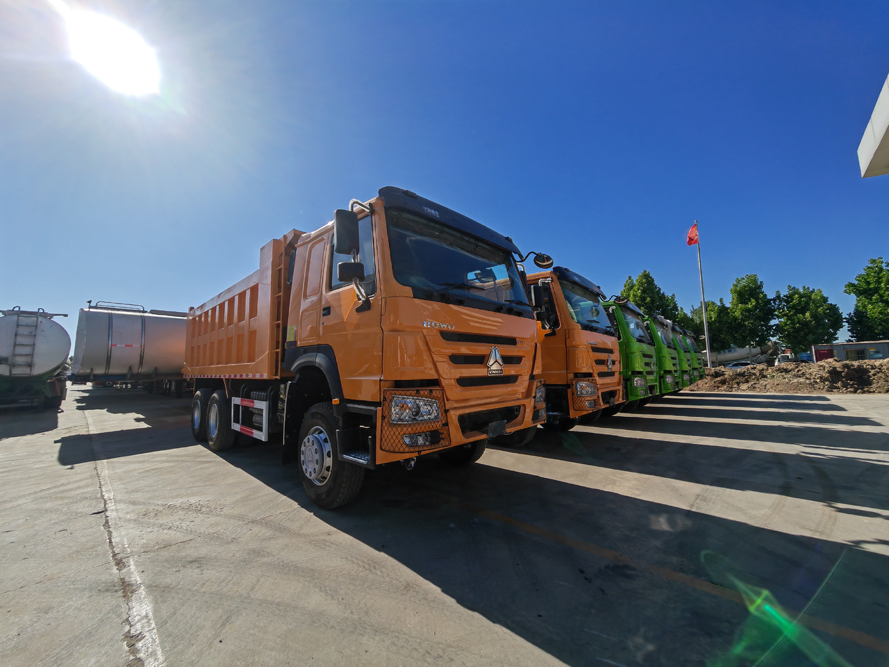 Sinotrack HOWO 6x4 Dump Truck Click for Discount - Camion benne: photos 1 Sinotrack HOWO 6x4 Dump Truck Click for Discount - Camion benne: photos 1