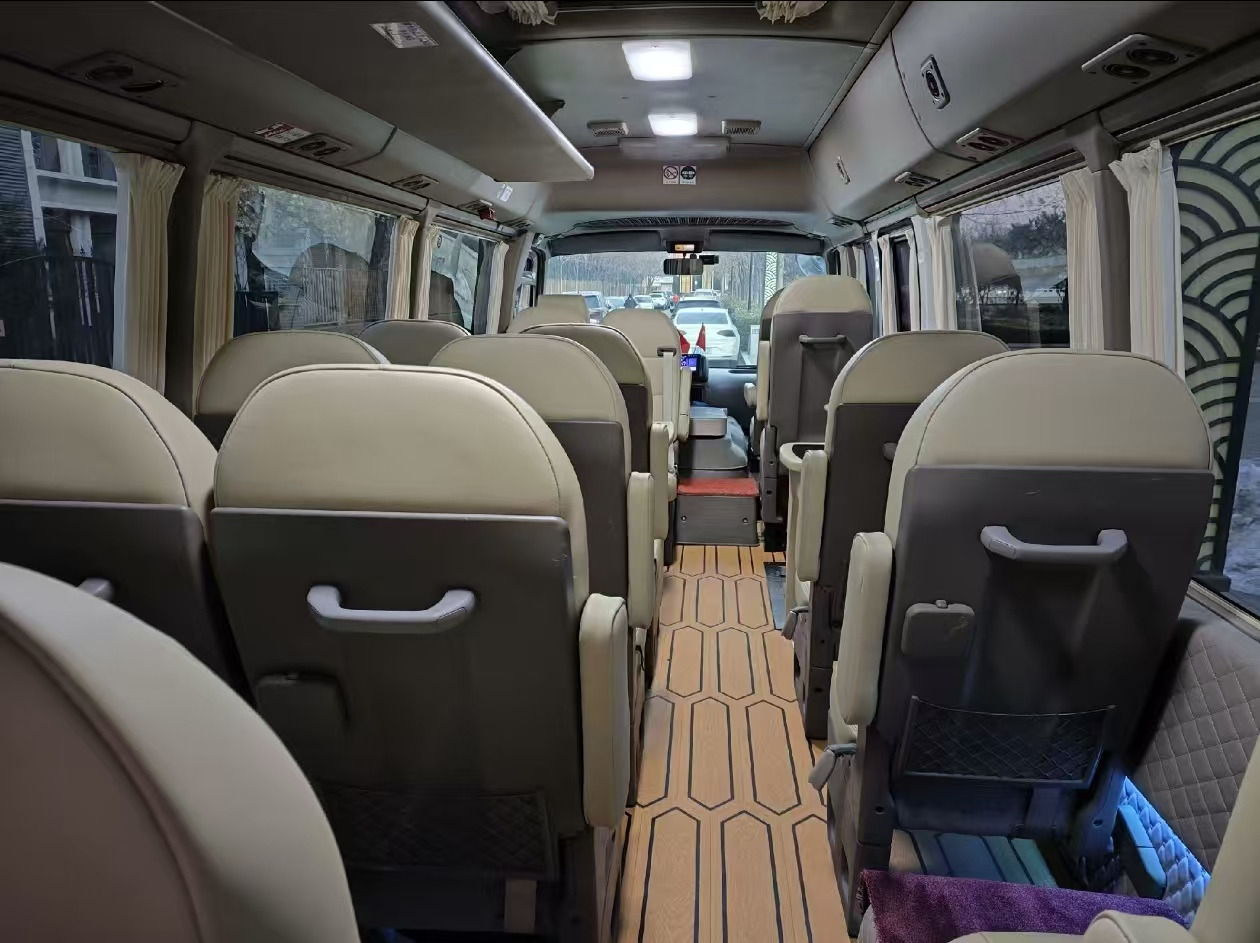 TOYOTA White Mini Bus Click Here for Discount - Autocar: photos 2 TOYOTA White Mini Bus Click Here for Discount - Autocar: photos 2