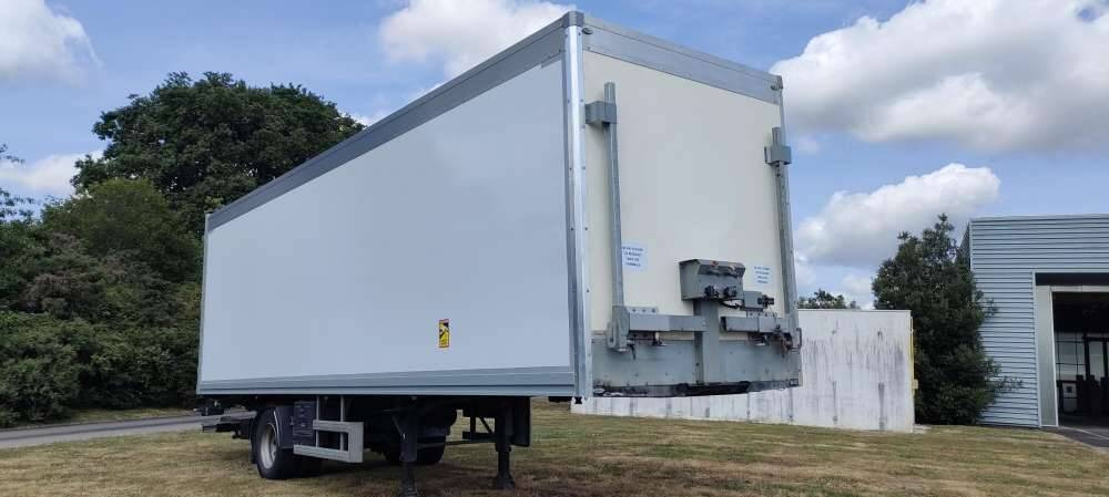 Semi-remorque 1 Essieu DISTRIBOX HAYON 24 PALETTES 2 PORTES AR 2M80 - Semi-remorque fourgon: photos 1 Semi-remorque 1 Essieu DISTRIBOX HAYON 24 PALETTES 2 PORTES AR 2M80 - Semi-remorque fourgon: photos 1