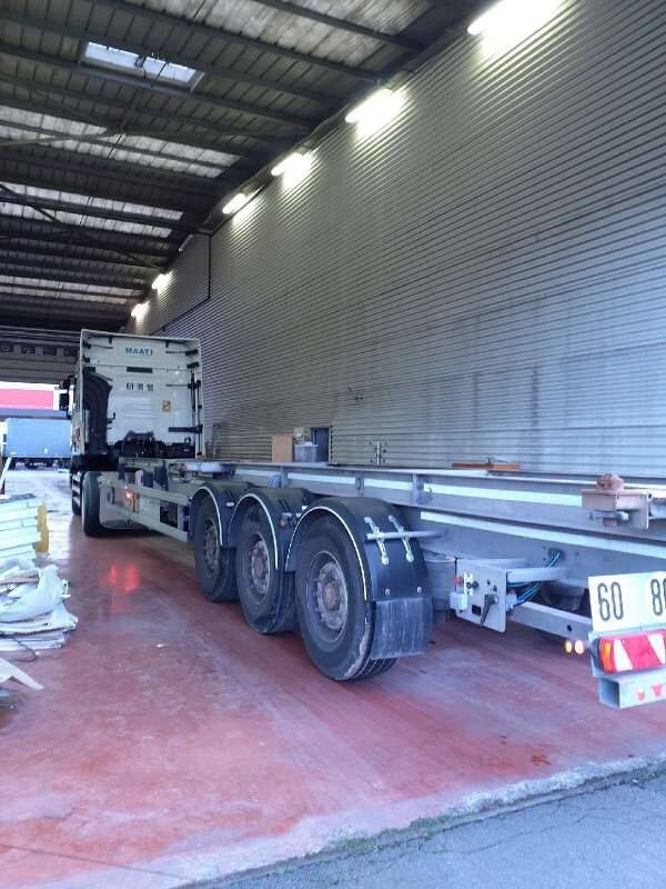 Semi-remorque 3 Essieux 38 TONNES CHARIOT COULISSANT - Semi-remorque porte-conteneur/ Caisse mobile: photos 1 Semi-remorque 3 Essieux 38 TONNES CHARIOT COULISSANT - Semi-remorque porte-conteneur/ Caisse mobile: photos 1