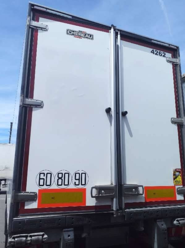 Semi-remorque 3 Essieux FRIGO 38 TONNES HAYON CAISSE CHEREAU GROUPE CARRIER VECTOR HE 19 MT - Semi-remorque frigorifique: photos 3 Semi-remorque 3 Essieux FRIGO 38 TONNES HAYON CAISSE CHEREAU GROUPE CARRIER VECTOR HE 19 MT - Semi-remorque frigorifique: photos 3