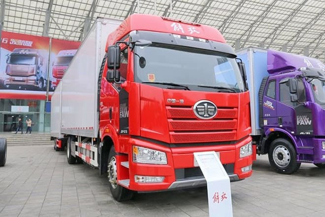 FAW Faw J6P Box Truck 4X2 for Sale in Sierra Leone - Camion fourgon: photos 2 FAW Faw J6P Box Truck 4X2 for Sale in Sierra Leone - Camion fourgon: photos 2