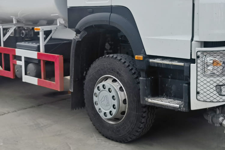 Howo Howo Water Tank Truck for Sale in Zambia - Camion citerne: photos 4 Howo Howo Water Tank Truck for Sale in Zambia - Camion citerne: photos 4