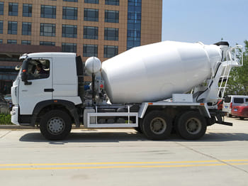 SINOTRUK Concrete Mixer Truck for Sale in Ghana - Camion malaxeur: photos 5 SINOTRUK Concrete Mixer Truck for Sale in Ghana - Camion malaxeur: photos 5