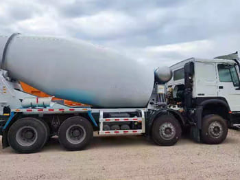 SINOTRUK Concrete Truck for Sale in Mali - Camion malaxeur: photos 2 SINOTRUK Concrete Truck for Sale in Mali - Camion malaxeur: photos 2