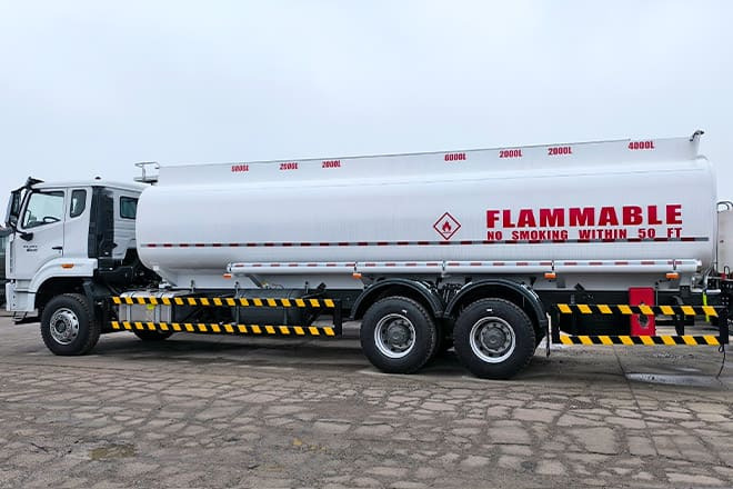 SINOTRUK Howo 380 Petrol Tanker Truck Price for Sale in Sierra Leone - Camion citerne: photos 2 SINOTRUK Howo 380 Petrol Tanker Truck Price for Sale in Sierra Leone - Camion citerne: photos 2