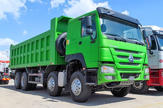 SINOTRUK Sinotruk Howo 8x4 Dump Truck for Sale Near Me in Ghana - Camion benne: photos 1 SINOTRUK Sinotruk Howo 8x4 Dump Truck for Sale Near Me in Ghana - Camion benne: photos 1