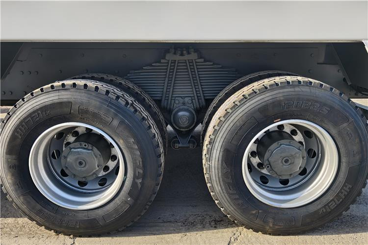 SINOTRUK Used Howo 371 Dump Truck 8x4 for Sale In Ghana - Camion benne: photos 5 SINOTRUK Used Howo 371 Dump Truck 8x4 for Sale In Ghana - Camion benne: photos 5