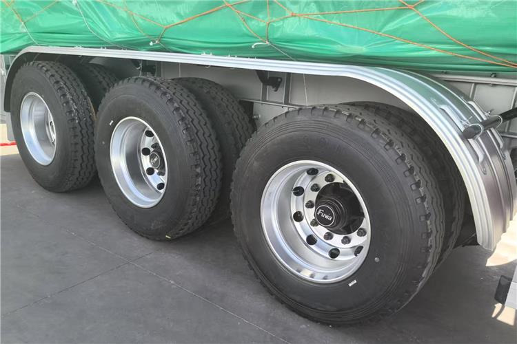 TITAN 3 Axle 45000 Liters Aluminum Tanker Trailer with Air Suspension - Semi-remorque citerne: photos 5 TITAN 3 Axle 45000 Liters Aluminum Tanker Trailer with Air Suspension - Semi-remorque citerne: photos 5