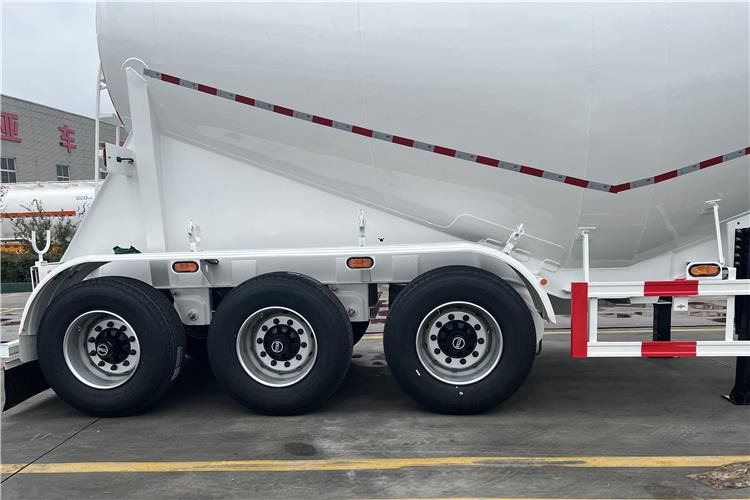 TITAN 30cbm Dry Bulker Cement Tanker Trailer with Air Suspension for Sale In Zambia - Semi-remorque citerne: photos 3 TITAN 30cbm Dry Bulker Cement Tanker Trailer with Air Suspension for Sale In Zambia - Semi-remorque citerne: photos 3