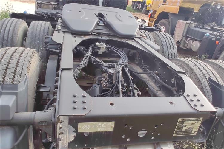 Hongyan Used Genlyon Truck Head for Sale - Tracteur routier: photos 3 Hongyan Used Genlyon Truck Head for Sale - Tracteur routier: photos 3
