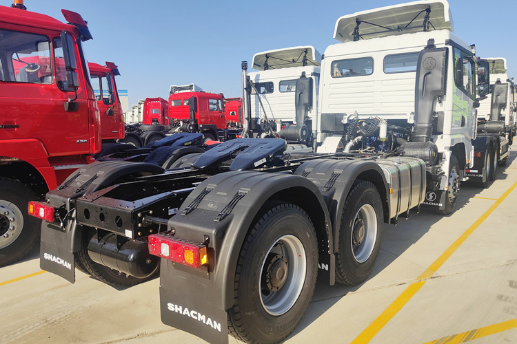 SHACMAN Second Hand Shacman Tractor Trailer for Sale in Malawi - Tracteur routier: photos 4 SHACMAN Second Hand Shacman Tractor Trailer for Sale in Malawi - Tracteur routier: photos 4