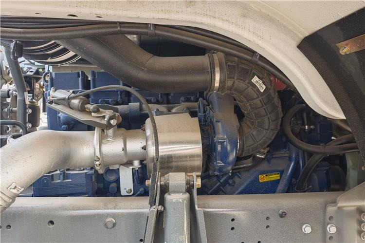 Sinotruk Used Howo 400 HP Truck Head for Sale In Congo - Tracteur routier: photos 3 Sinotruk Used Howo 400 HP Truck Head for Sale In Congo - Tracteur routier: photos 3