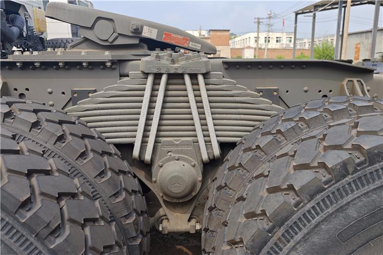 Sinotruk Used Howo 400 HP Truck Head for Sale In Congo - Tracteur routier: photos 4 Sinotruk Used Howo 400 HP Truck Head for Sale In Congo - Tracteur routier: photos 4