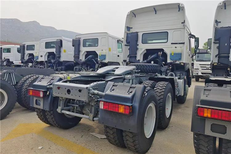 Sinotruk Used Howo Truck 400HP Tractor 6x4 Price for Sale In Tanzania - Tracteur routier: photos 4 Sinotruk Used Howo Truck 400HP Tractor 6x4 Price for Sale In Tanzania - Tracteur routier: photos 4