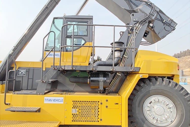 XCMG Container Reach Stacker for Sale in Ghana - Chariot porte-conteneur: photos 5 XCMG Container Reach Stacker for Sale in Ghana - Chariot porte-conteneur: photos 5