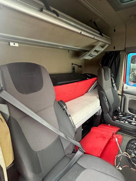 DAF XF105-460 Rouge - Cabine pour Camion: photos 3 DAF XF105-460 Rouge - Cabine pour Camion: photos 3