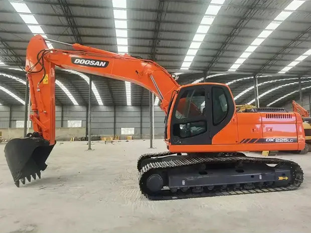 2022 Doosan DX225 - Pelle sur chenille: photos 3 2022 Doosan DX225 - Pelle sur chenille: photos 3