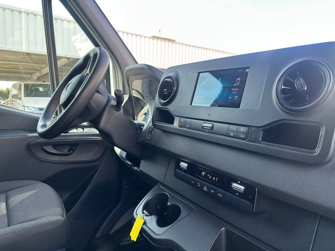 Fourgon utilitaire MERCEDES-BENZ Sprinter: photos 13