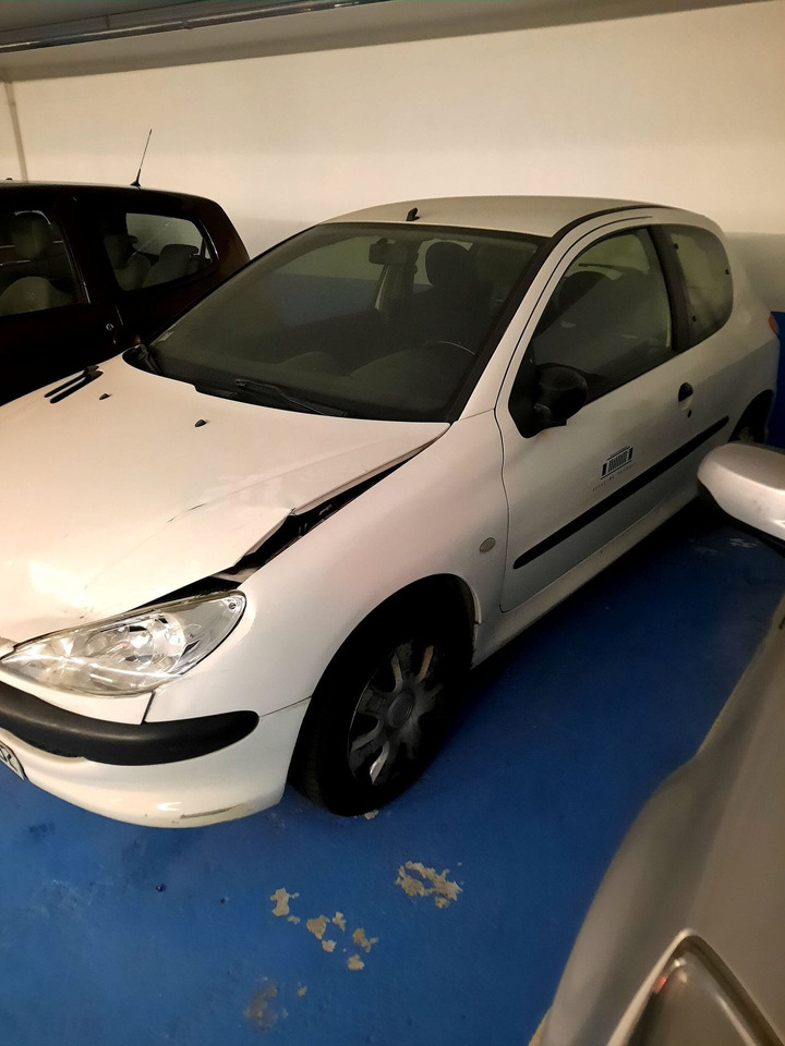 PEUGEOT 206 - 1ER MAIN - ANNEE 2004 KM61907 CHOC AVANT PLUS DE BATTERIE - Voiture: photos 1 PEUGEOT 206 - 1ER MAIN - ANNEE 2004 KM61907 CHOC AVANT PLUS DE BATTERIE - Voiture: photos 1