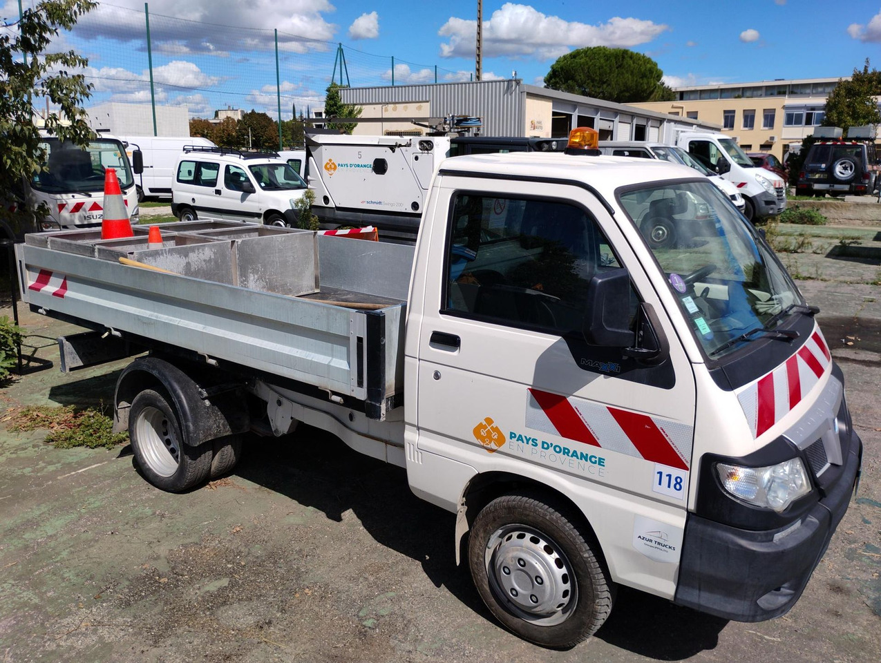 PIAGGIO PORTER 2 PLACES AVEC PLATEAU GENRE CTTE / DISPONIBL - Utilitaire plateau: photos 1 PIAGGIO PORTER 2 PLACES AVEC PLATEAU GENRE CTTE / DISPONIBL - Utilitaire plateau: photos 1
