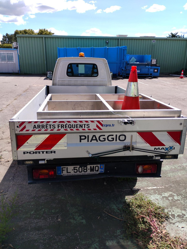 PIAGGIO PORTER 2 PLACES AVEC PLATEAU GENRE CTTE / DISPONIBL - Utilitaire plateau: photos 3 PIAGGIO PORTER 2 PLACES AVEC PLATEAU GENRE CTTE / DISPONIBL - Utilitaire plateau: photos 3