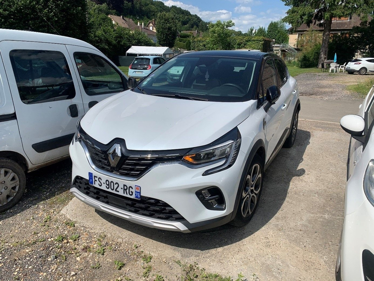RENAULT CAPTUR - 2020 - Hybride essence électrique - Boîte automatique - II 1.6 E-TECH PLUG-IN 160 INTENS - Voiture: photos 1 RENAULT CAPTUR - 2020 - Hybride essence électrique - Boîte automatique - II 1.6 E-TECH PLUG-IN 160 INTENS - Voiture: photos 1