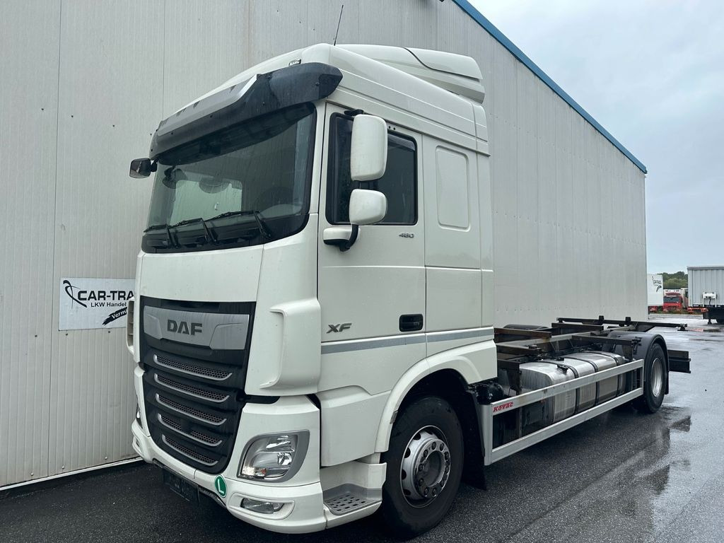 DAF XF 460 SpaceCab Retarder TÜV neu - Camion porte-conteneur/ Caisse mobile: photos 1 DAF XF 460 SpaceCab Retarder TÜV neu - Camion porte-conteneur/ Caisse mobile: photos 1