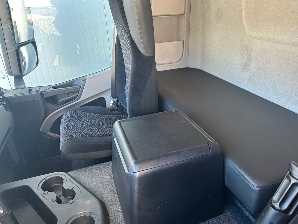 Tracteur routier Mercedes-Benz Antos 1836: photos 7