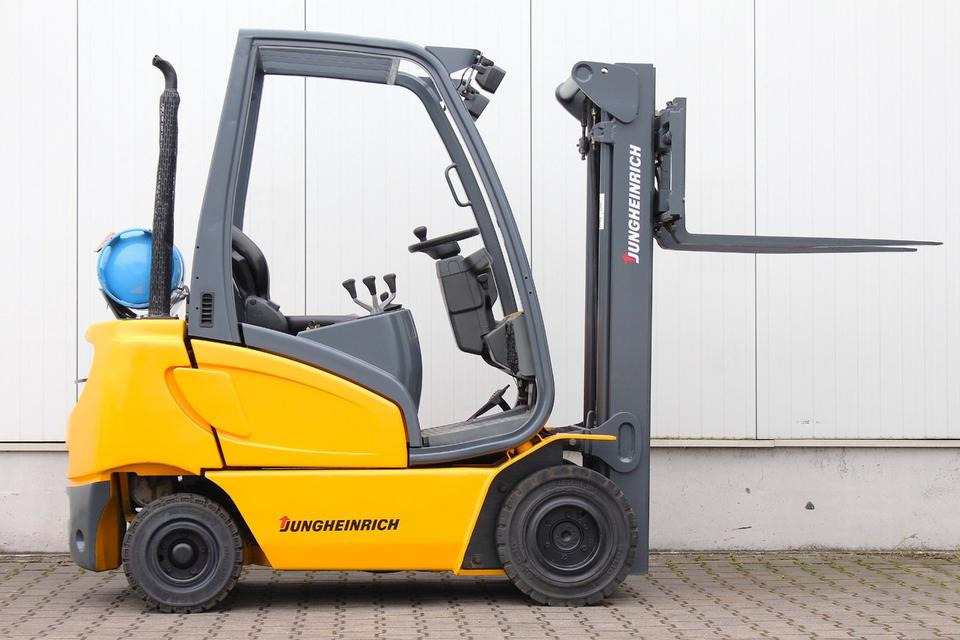 JUNGHEINRICH TFG316s Triplex 4,5m UVV - Chariot élévateur à gaz: photos 3 JUNGHEINRICH TFG316s Triplex 4,5m UVV - Chariot élévateur à gaz: photos 3