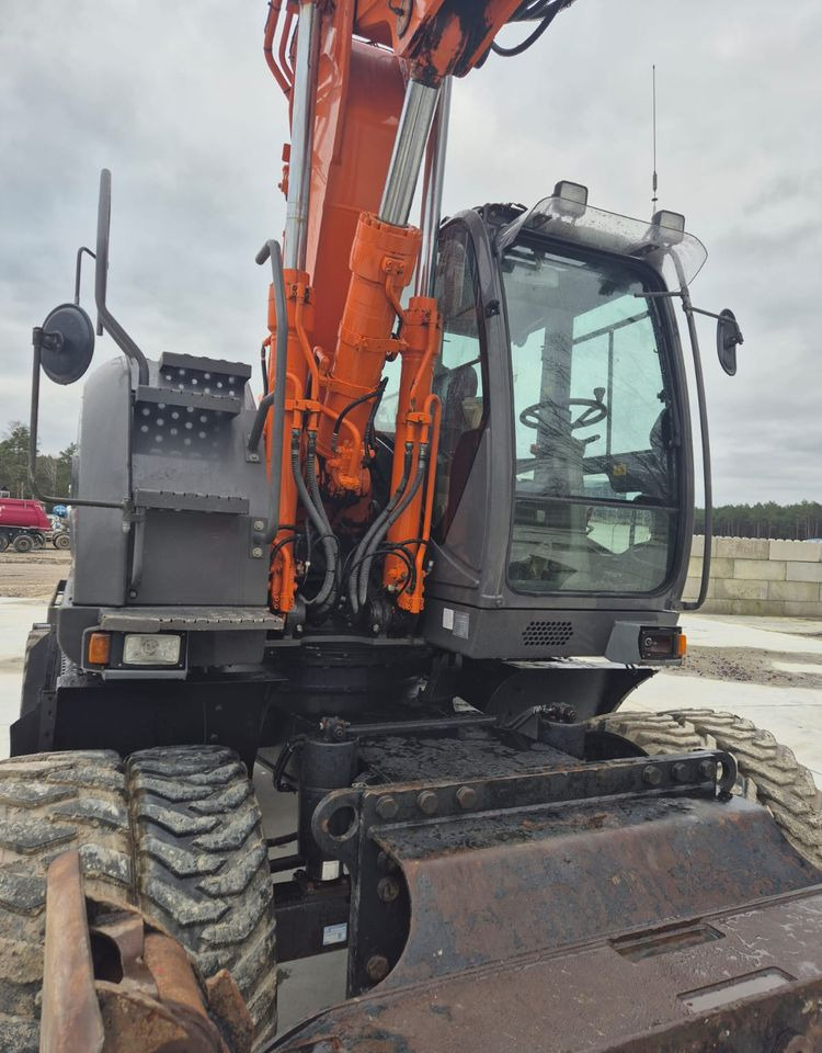 Hitachi ZX190W-3 - Pelle sur pneus: photos 5 Hitachi ZX190W-3 - Pelle sur pneus: photos 5