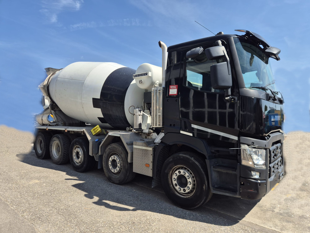 RENAULT C520 10x4 Betonmischer Liebherr 10 m3 - Camion malaxeur: photos 1 RENAULT C520 10x4 Betonmischer Liebherr 10 m3 - Camion malaxeur: photos 1