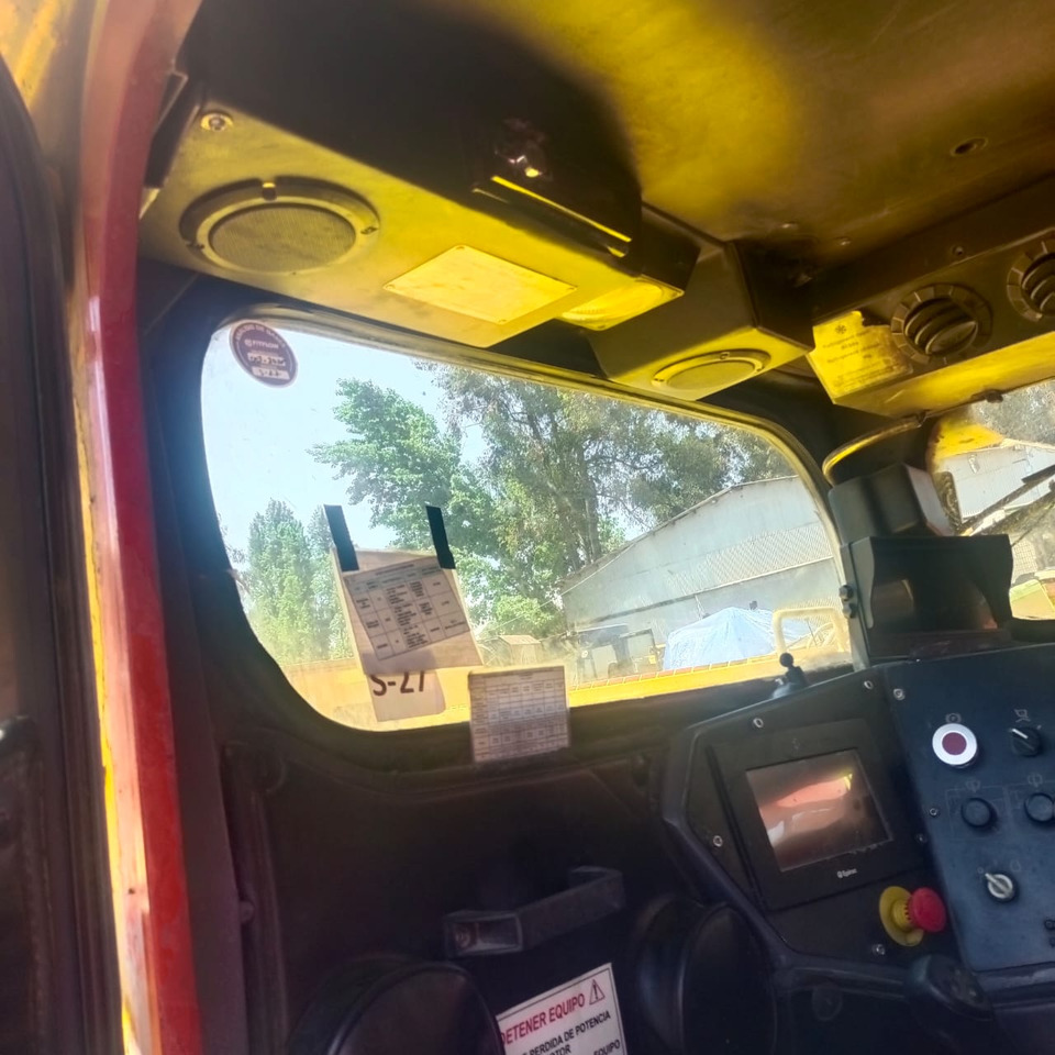 EPIROC ST1030 - Chargeuse sur pneus: photos 2 EPIROC ST1030 - Chargeuse sur pneus: photos 2