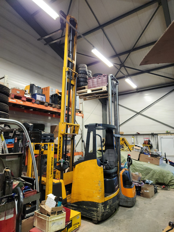 JUNGHEINRICH ETV112 - Chariot à mât rétractable: photos 2 JUNGHEINRICH ETV112 - Chariot à mât rétractable: photos 2