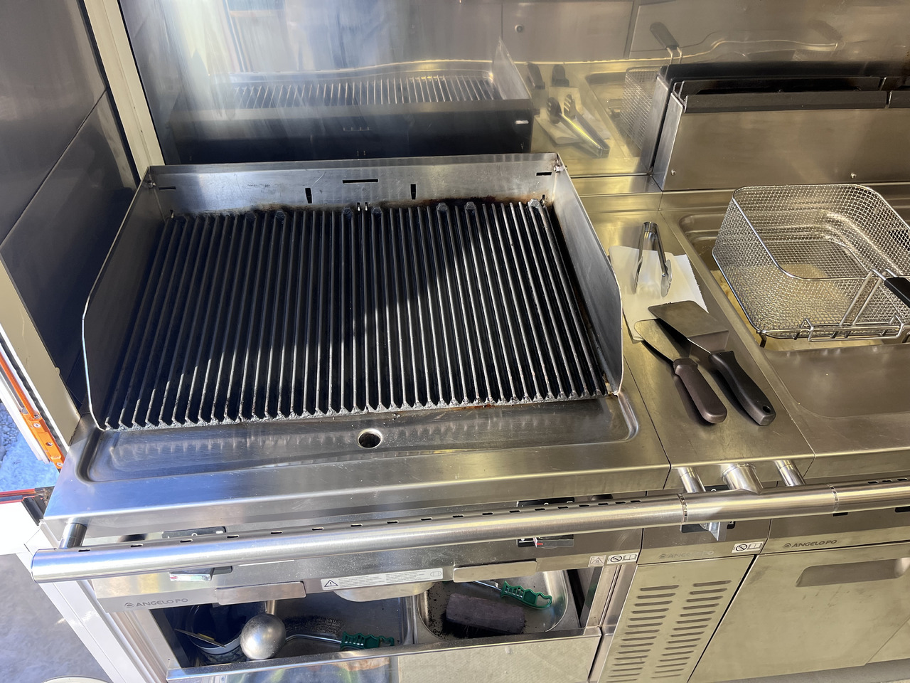 FOOD TRUCK - Nadgradnja s kuhinjsko opremo: ANGELO PO - Volkswagen Crafter - Véhicule utilitaire: photos 5 FOOD TRUCK - Nadgradnja s kuhinjsko opremo: ANGELO PO - Volkswagen Crafter - Véhicule utilitaire: photos 5