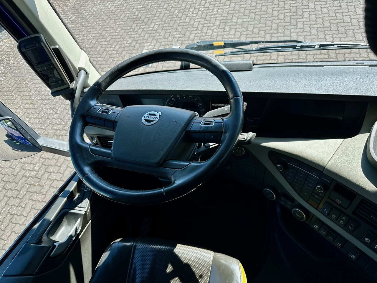 Tracteur routier Volvo FH-16-750 SZM 6x4 Retarder TÜV 09.2026: photos 23