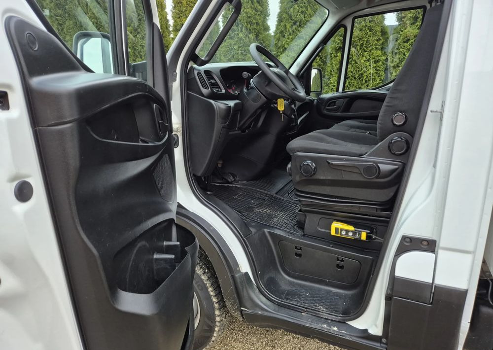 Iveco IVECO 35C17 3.0 170KM *HIMATIC* - Utilitaire benne: photos 5 Iveco IVECO 35C17 3.0 170KM *HIMATIC* - Utilitaire benne: photos 5