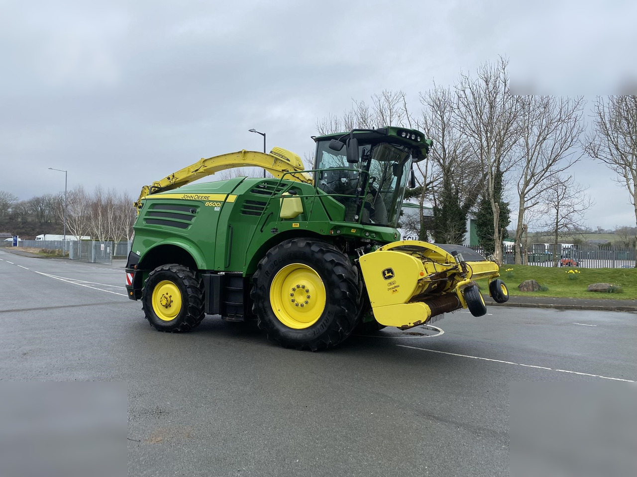 2020 JOHN DEERE 8600 - Ensileuse: photos 1 2020 JOHN DEERE 8600 - Ensileuse: photos 1