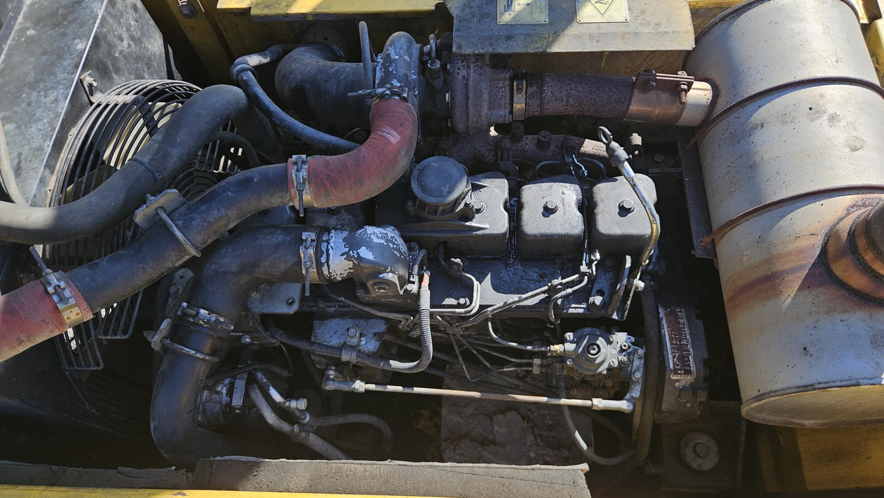 NEW HOLLAND E 245 B — crédit-bail NEW HOLLAND E 245 B: photos 22