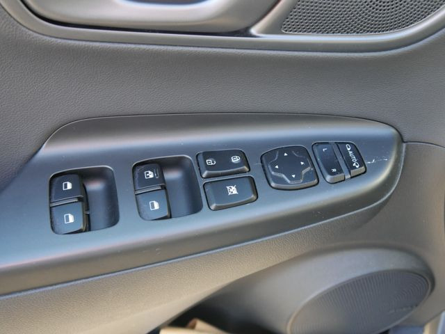 SUV Hyundai Kona Iron Man Edition 4WD Marvel: photos 17