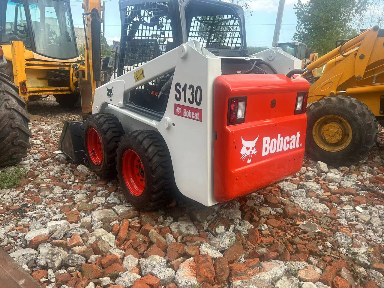 BOBCAT S130 skid steer loader Mining/Agriculture/Urban Construction - Mini chargeuse: photos 4 BOBCAT S130 skid steer loader Mining/Agriculture/Urban Construction - Mini chargeuse: photos 4