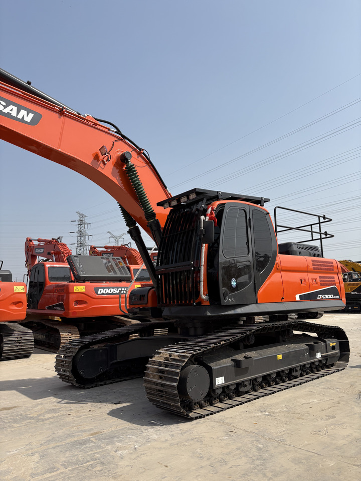 DOOSAN Dx300cl low work hours original excavator - Pelle sur chenille: photos 2 DOOSAN Dx300cl low work hours original excavator - Pelle sur chenille: photos 2